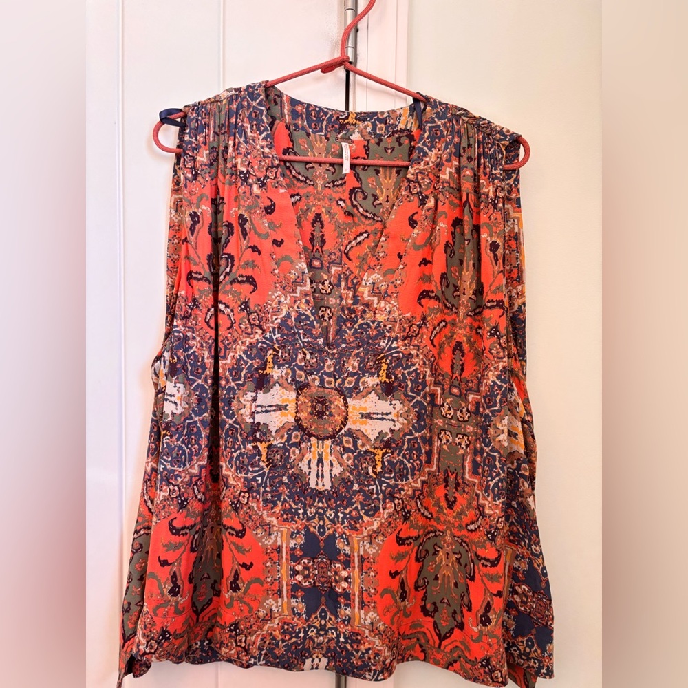 EUC Free Peoplee Tapestry Top. size M